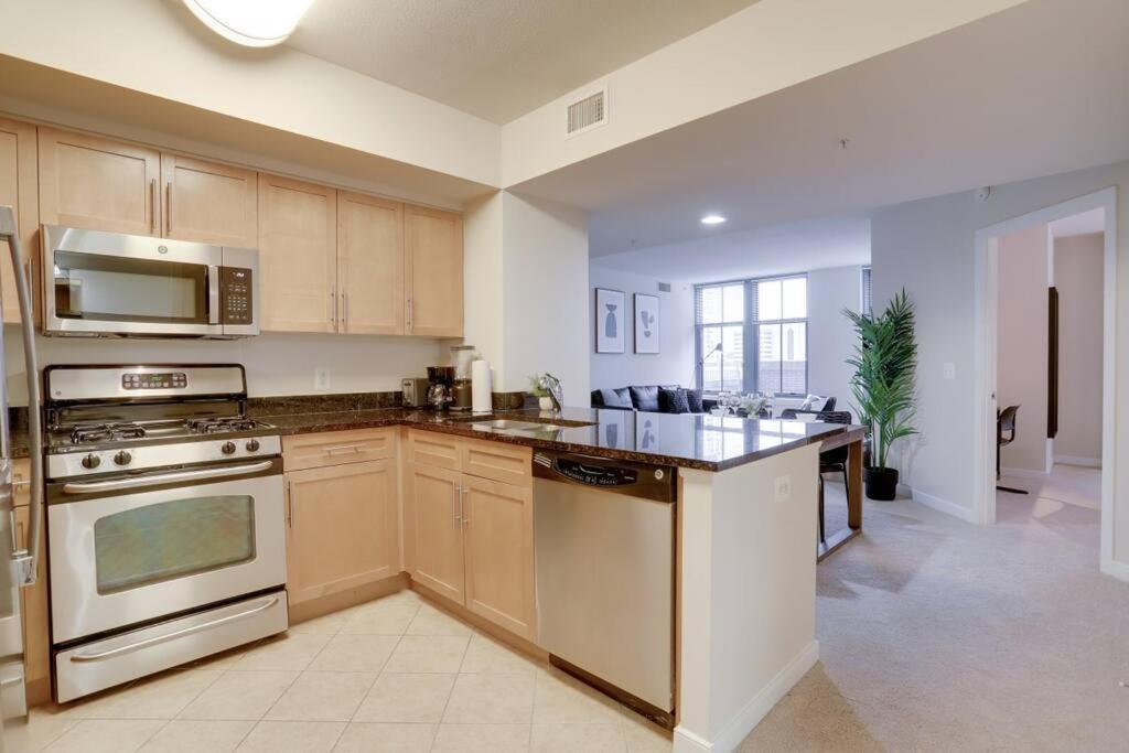 Upscale Comfort Next To Metro And Dining Arlington Exteriér fotografie