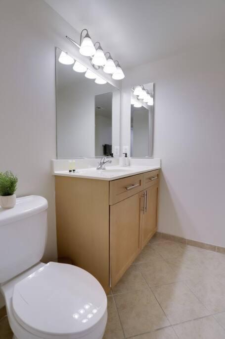 Upscale Comfort Next To Metro And Dining Arlington Exteriér fotografie