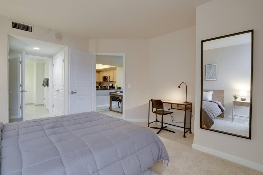 Upscale Comfort Next To Metro And Dining Arlington Exteriér fotografie