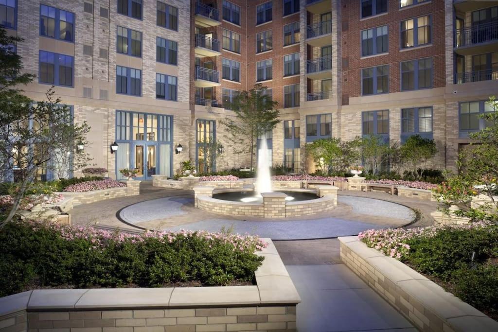 Upscale Comfort Next To Metro And Dining Arlington Exteriér fotografie
