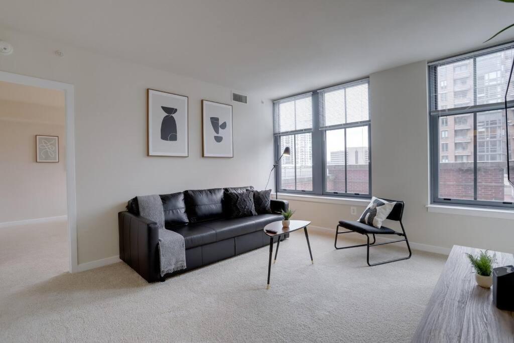 Upscale Comfort Next To Metro And Dining Arlington Exteriér fotografie