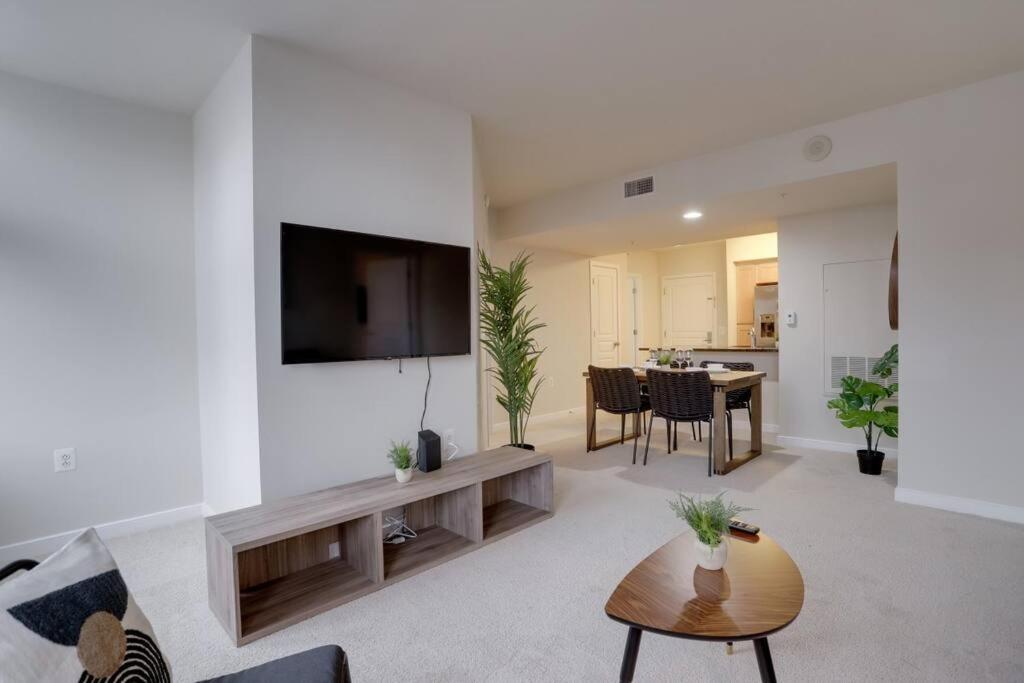 Upscale Comfort Next To Metro And Dining Arlington Exteriér fotografie