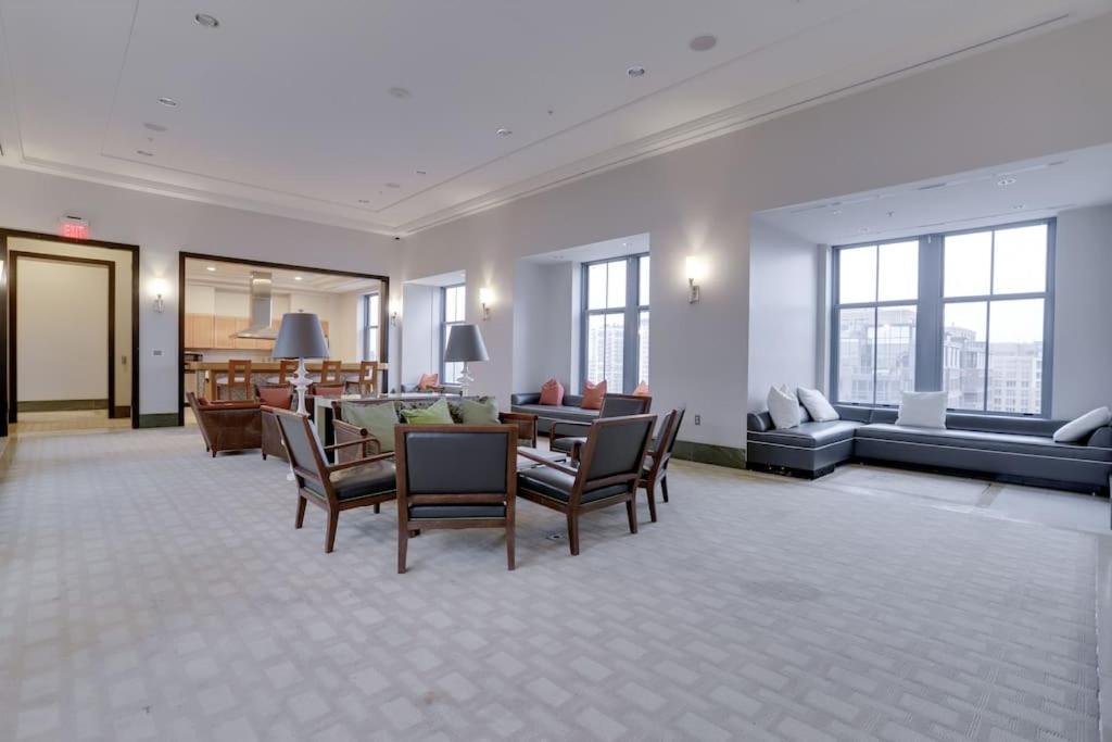 Upscale Comfort Next To Metro And Dining Arlington Exteriér fotografie