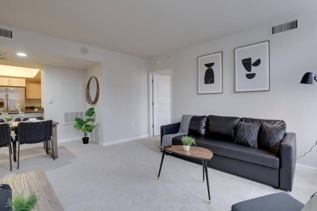 Upscale Comfort Next To Metro And Dining Arlington Exteriér fotografie