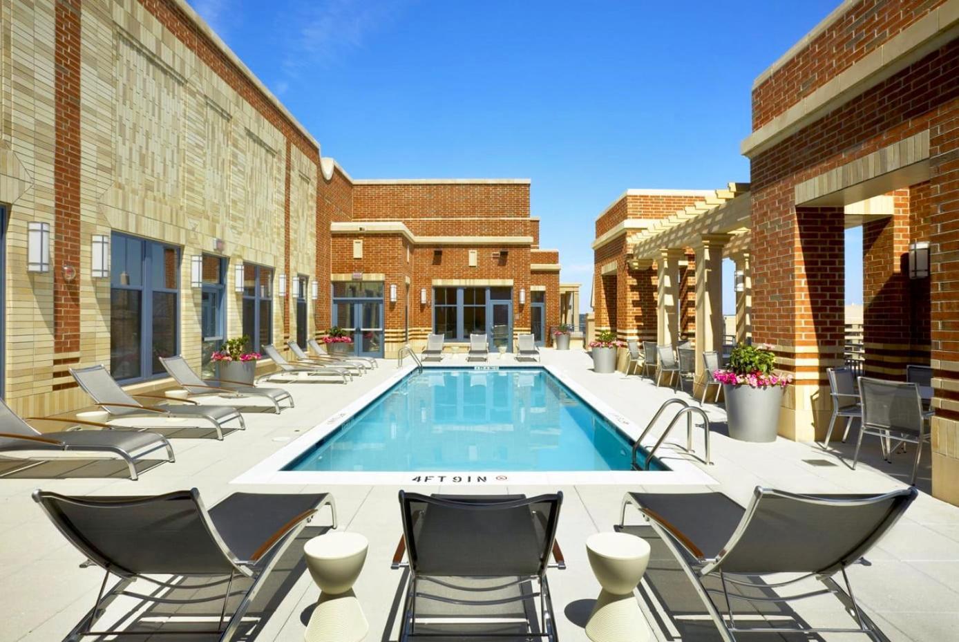 Upscale Comfort Next To Metro And Dining Arlington Exteriér fotografie